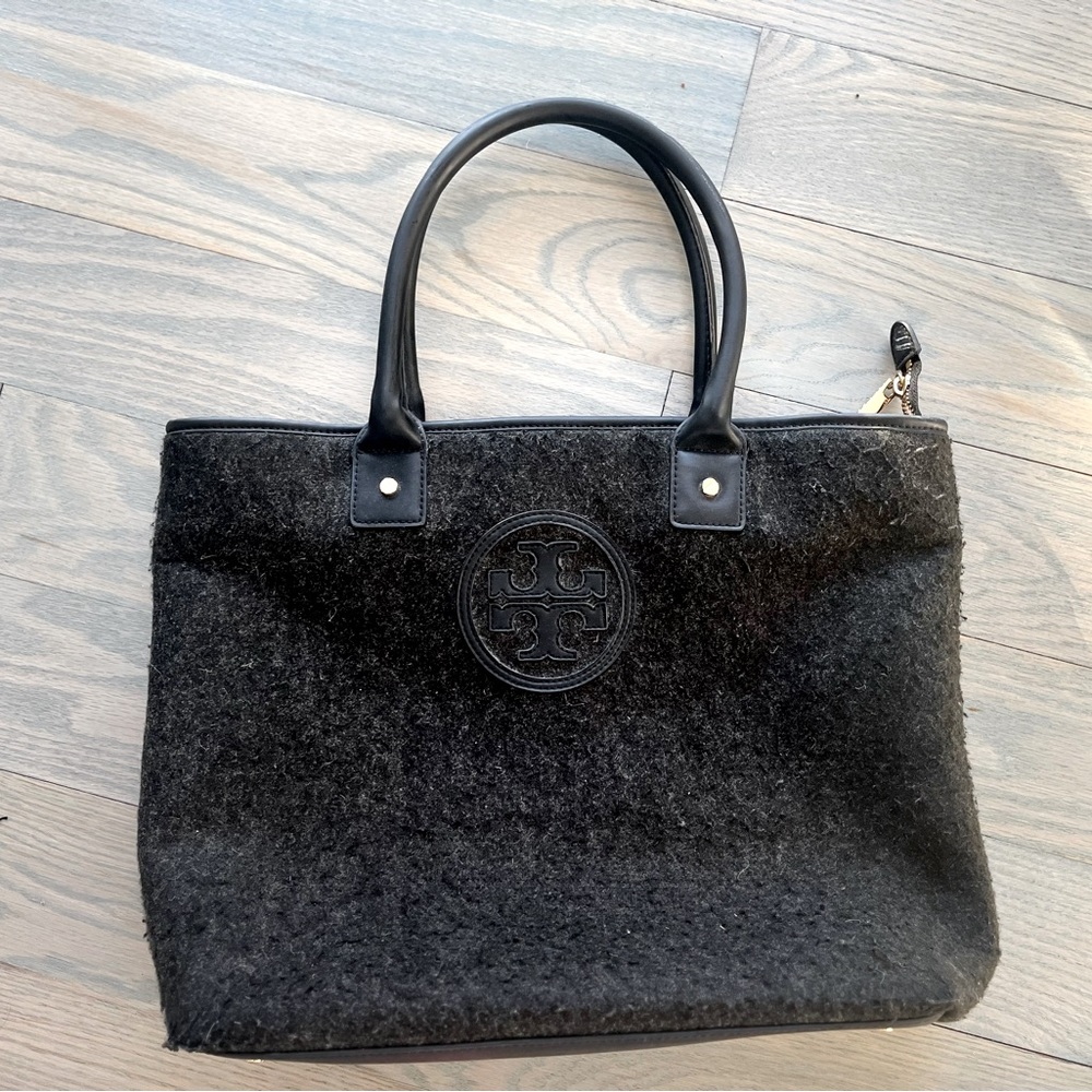 Tory Burch felt tote bag. 100% authentic